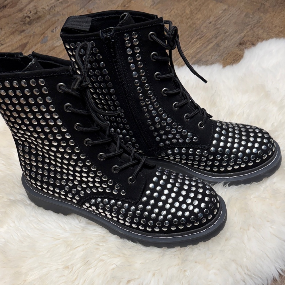 Wild Pair Black Ryderr Studded Lace-Up Combat moto Boots - Women's size 8